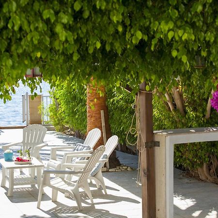 Meneou Beachfront Villa Sunset 페르볼리아 외부 사진