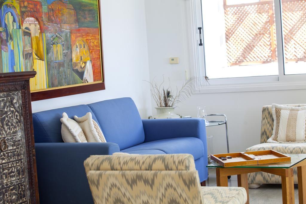 Meneou Beachfront Villa Sunset 페르볼리아 객실 사진