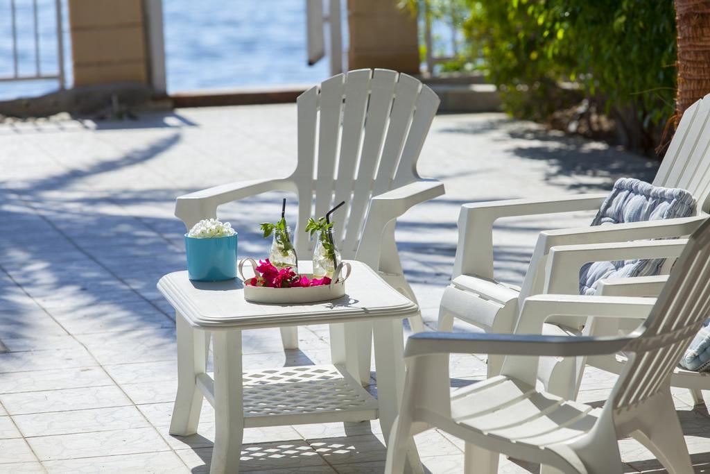 Meneou Beachfront Villa Sunset 페르볼리아 객실 사진