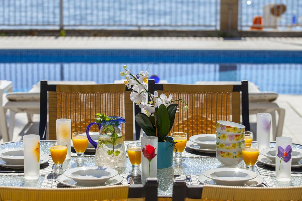 Meneou Beachfront Villa Sunset 페르볼리아 객실 사진