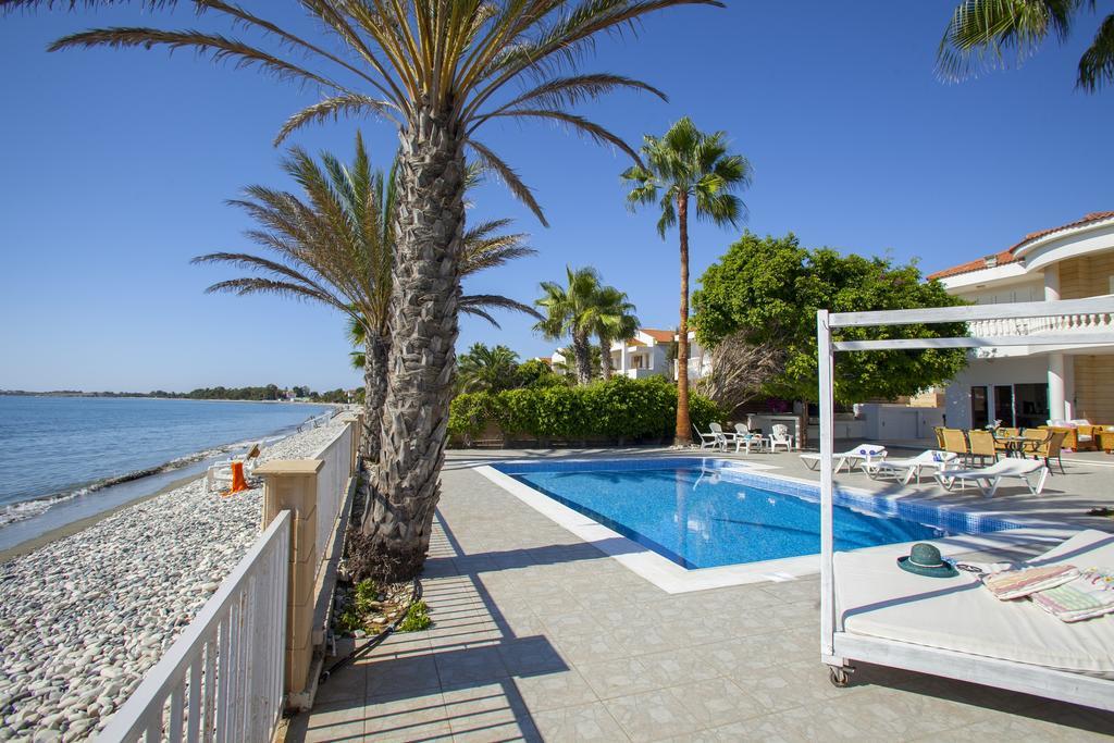 Meneou Beachfront Villa Sunset 페르볼리아 객실 사진