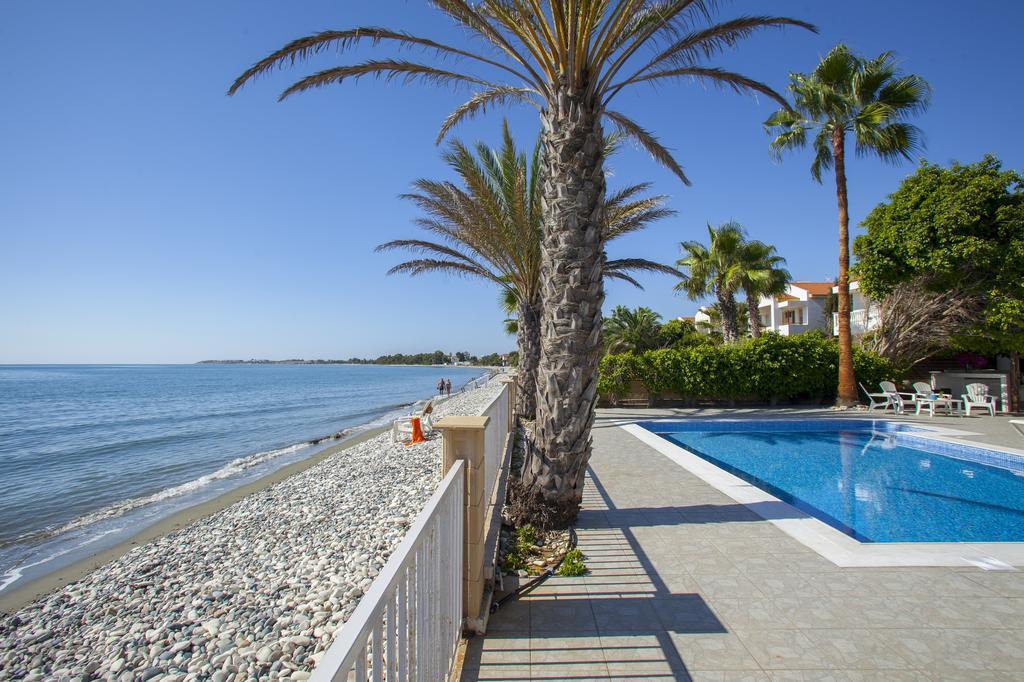 Meneou Beachfront Villa Sunset 페르볼리아 객실 사진