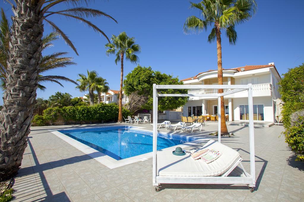 Meneou Beachfront Villa Sunset 페르볼리아 외부 사진